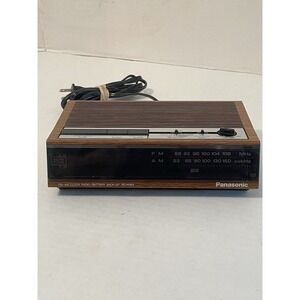 Vintage Panasonic RC-6063 FM-AM Clock Radio Battery Backup Wood Grain Works